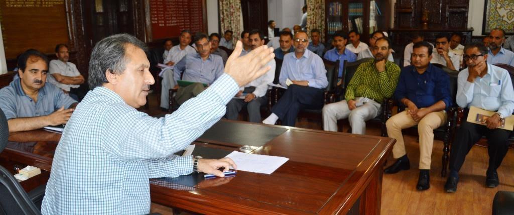 Div Com reviews functioning of R&B, Flood Control Deptts.